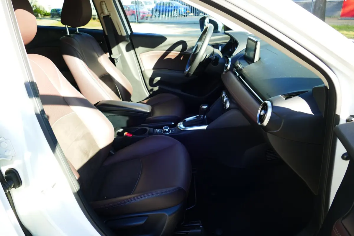 2.0 SkyActiv-G 120 GT-M Wit Metallic, Navi, Camera, Leer, StoelVerw, 18"LMV, Haak 1200kg