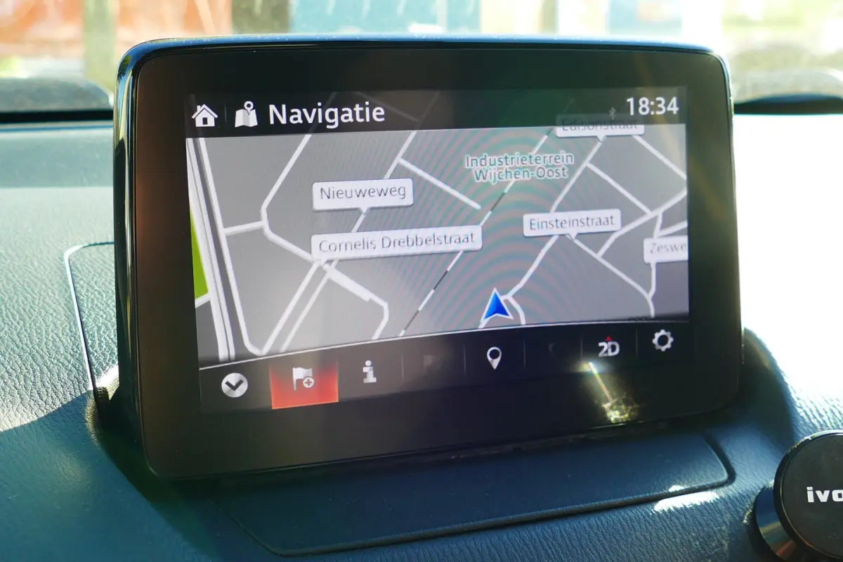 2.0 SkyActiv-G 120 GT-M Wit Metallic, Navi, Camera, Leer, StoelVerw, 18"LMV, Haak 1200kg