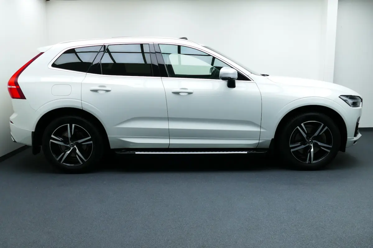 2.0 255pk T5 AWD R-Design. Panodak, Camera, Leer/Alcantara, 19"LMV, Haak 2400kg