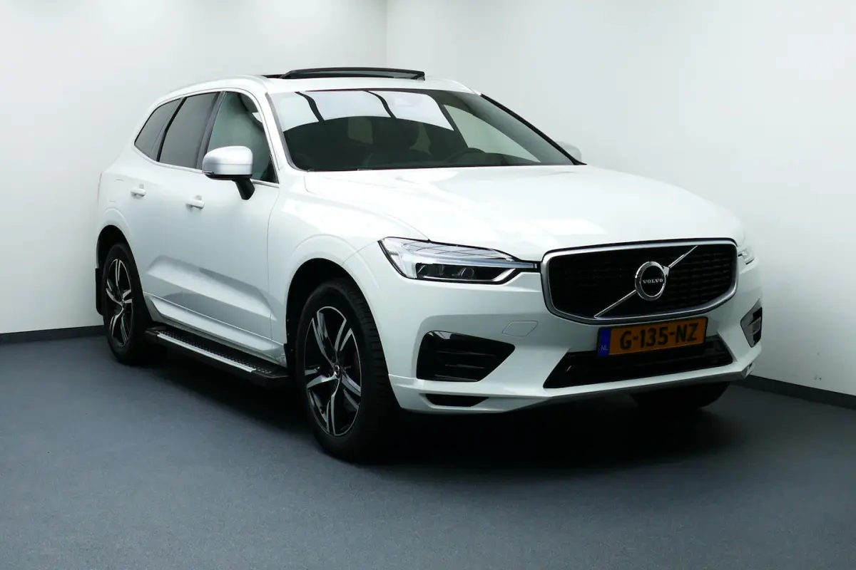 2.0 255pk T5 AWD R-Design. Panodak, Camera, Leer/Alcantara, 19"LMV, Haak 2400kg