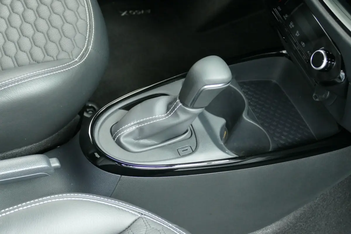1.0 VVT-i S-CVT Pulse 1-Eig 9300km. Bi Tone, Camera, Leer, Clima, Adap Cruise, 17"LMV