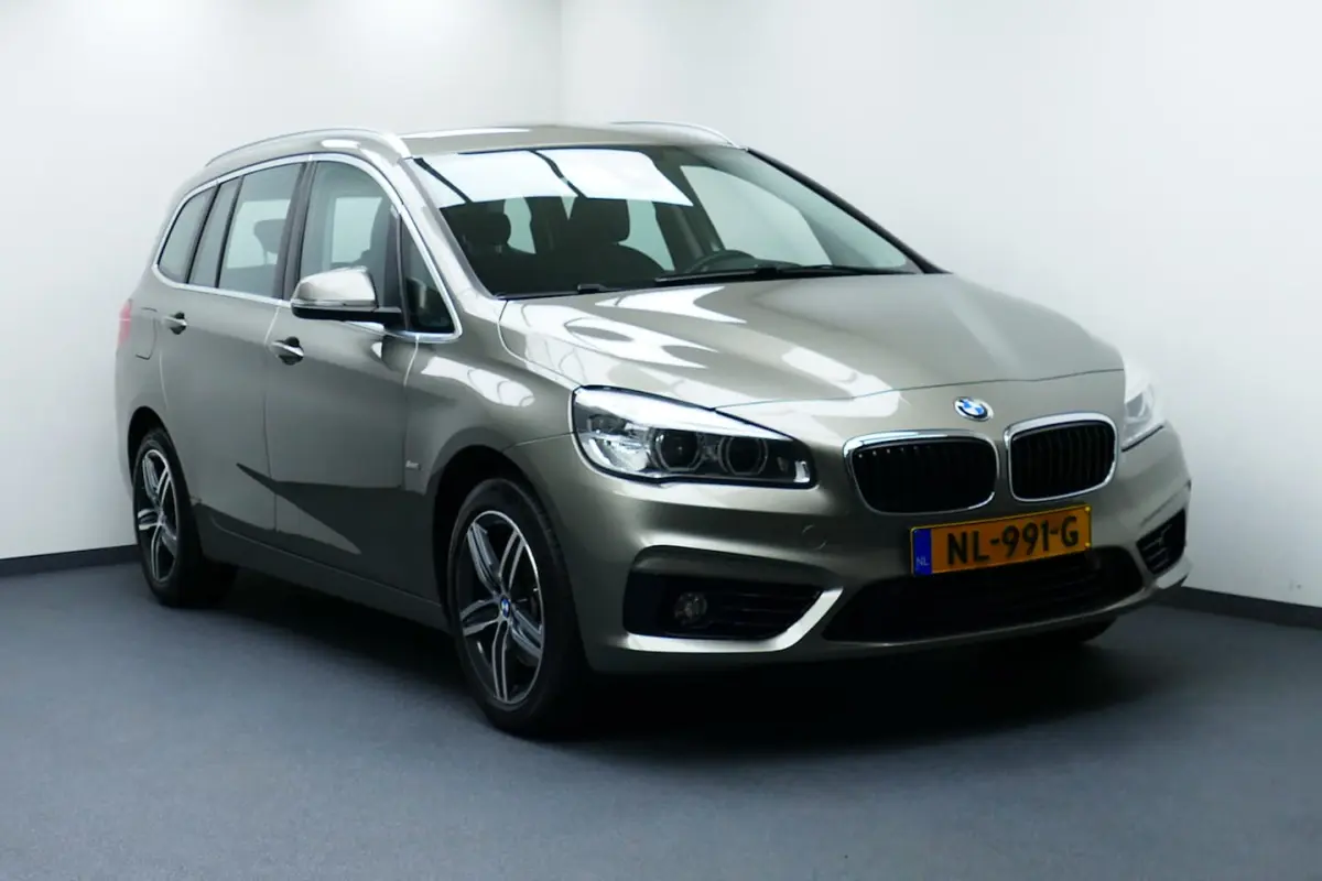 218i Centennial Executive. Navi, Clima, Cruise, PDC V+A, Led Koplampen, 17"LMV, Haak 1500k