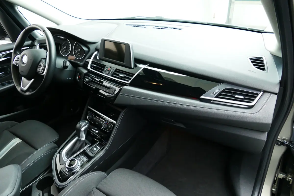218i Centennial Executive. Navi, Clima, Cruise, PDC V+A, Led Koplampen, 17"LMV, Haak 1500k