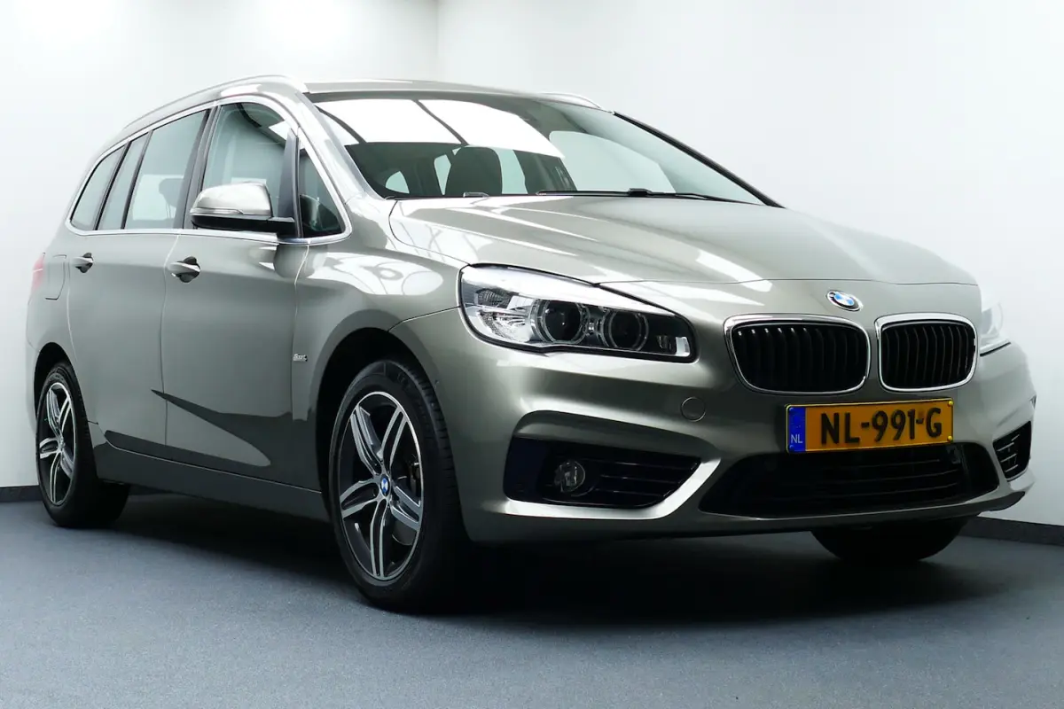 218i Centennial Executive. Navi, Clima, Cruise, PDC V+A, Led Koplampen, 17"LMV, Haak 1500k