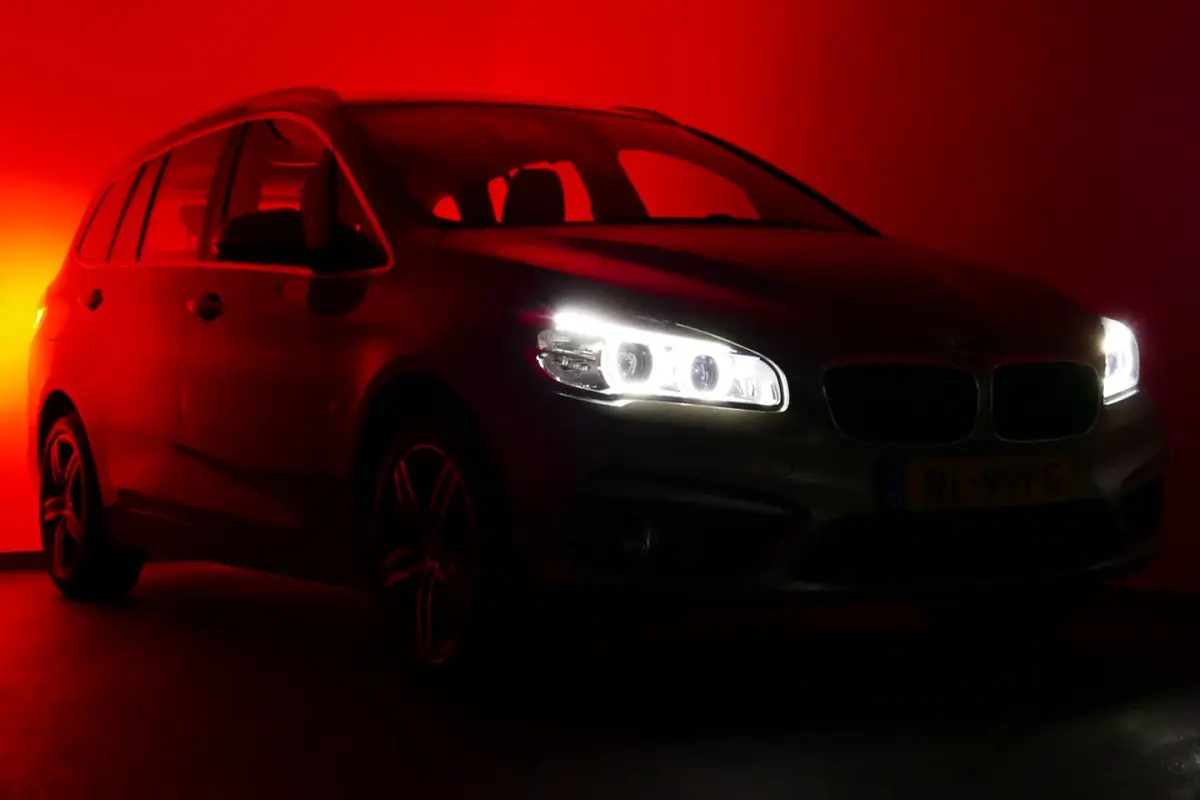 218i Centennial Executive. Navi, Clima, Cruise, PDC V+A, Led Koplampen, 17"LMV, Haak 1500k