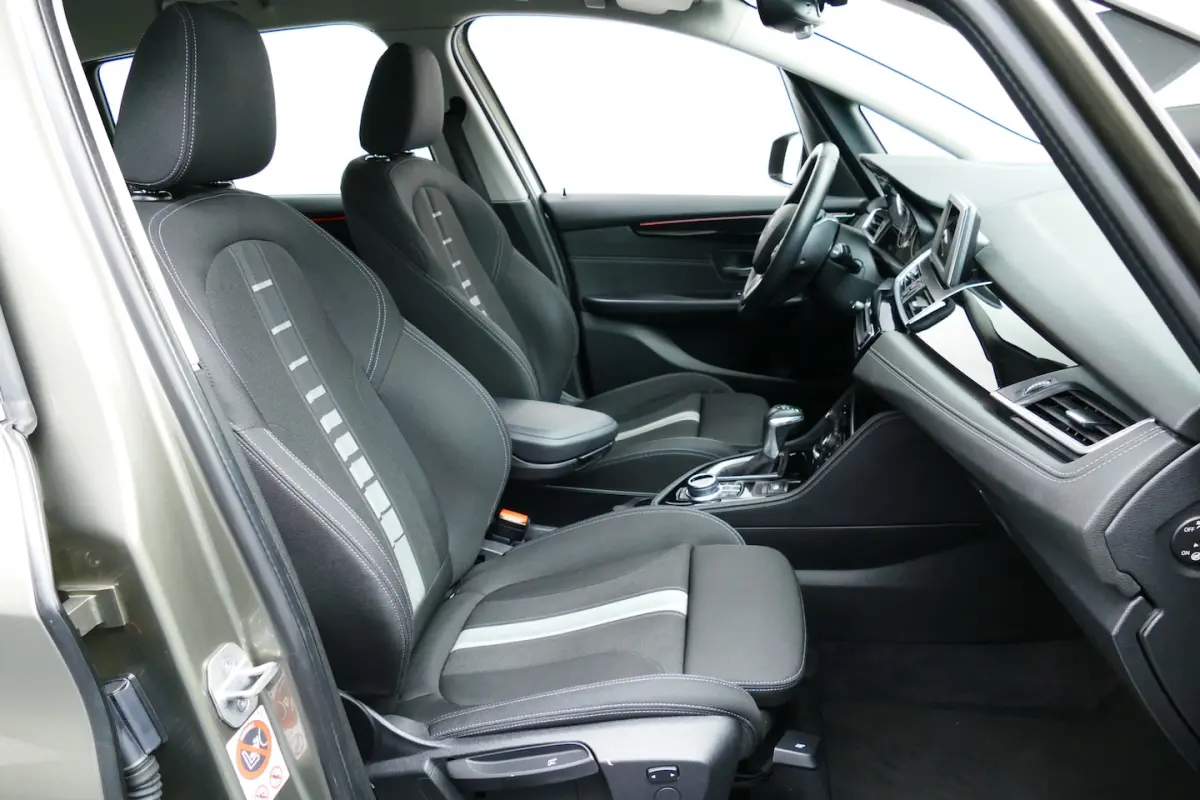 218i Centennial Executive. Navi, Clima, Cruise, PDC V+A, Led Koplampen, 17"LMV, Haak 1500k