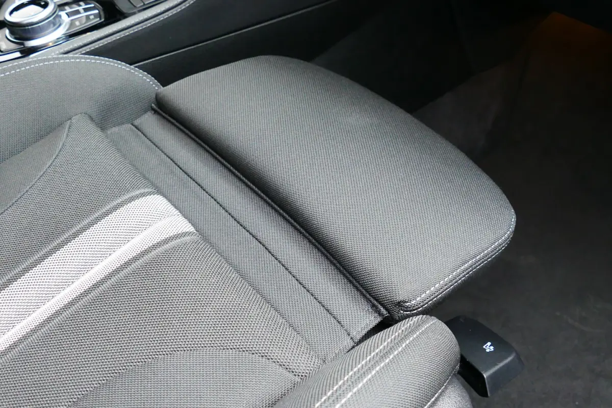 218i Centennial Executive. Navi, Clima, Cruise, PDC V+A, Led Koplampen, 17"LMV, Haak 1500k