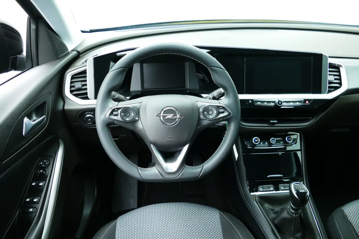 1.2 130pk Turbo Edition. Carplay/Android Navi, Clima, Cruise, 17"LMV, Haak 1400kg