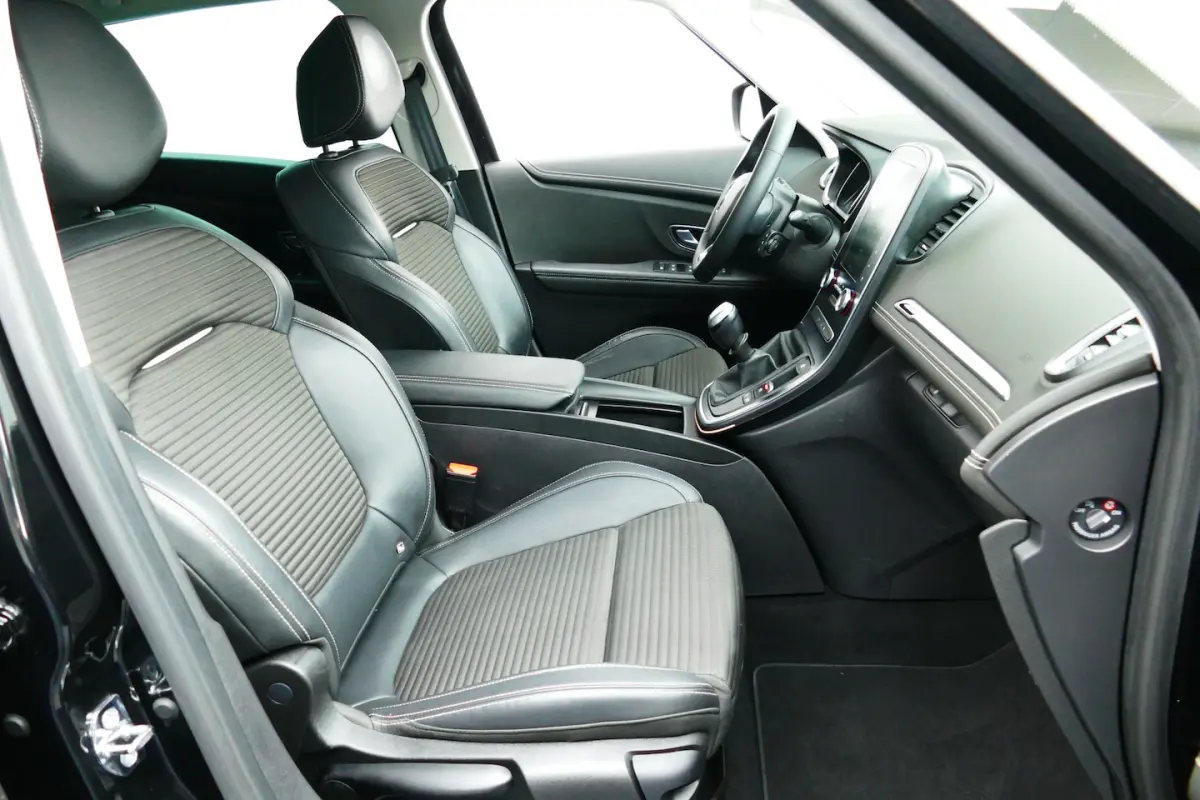 1.3 TCe Intens Bj2020. Camera, Navi, Half Leer, 20"LMV, PDC V+A, Haak 1800kg