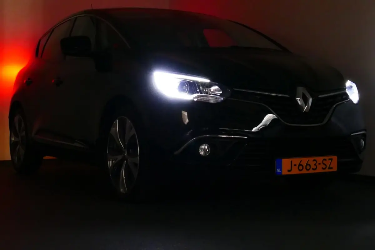 1.3 TCe Intens Bj2020. Camera, Navi, Half Leer, 20"LMV, PDC V+A, Haak 1800kg