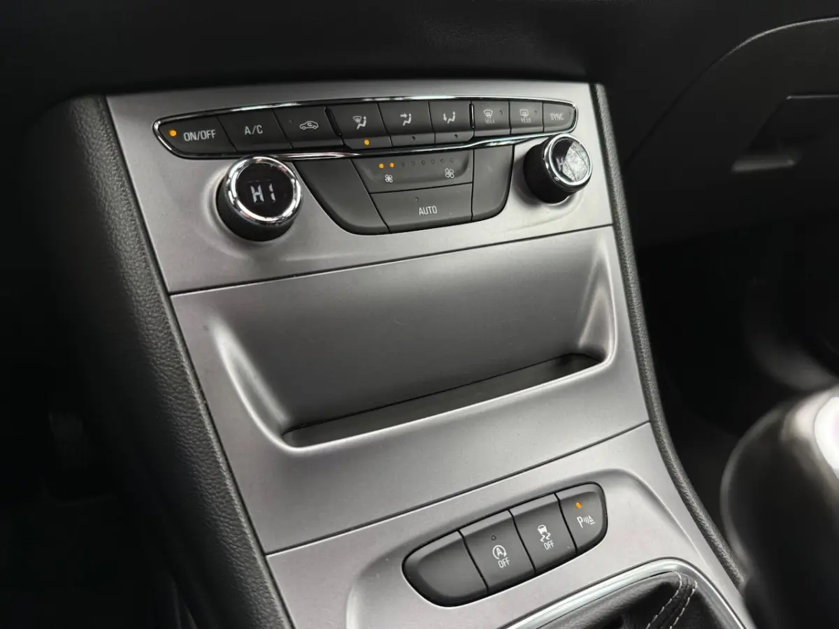 1.0 Edition 105 Pk NAP Climate/LED/Bluetooth/Navi/Elekt Ramen/Elekt Spiegels/PDC/16 Inch/5