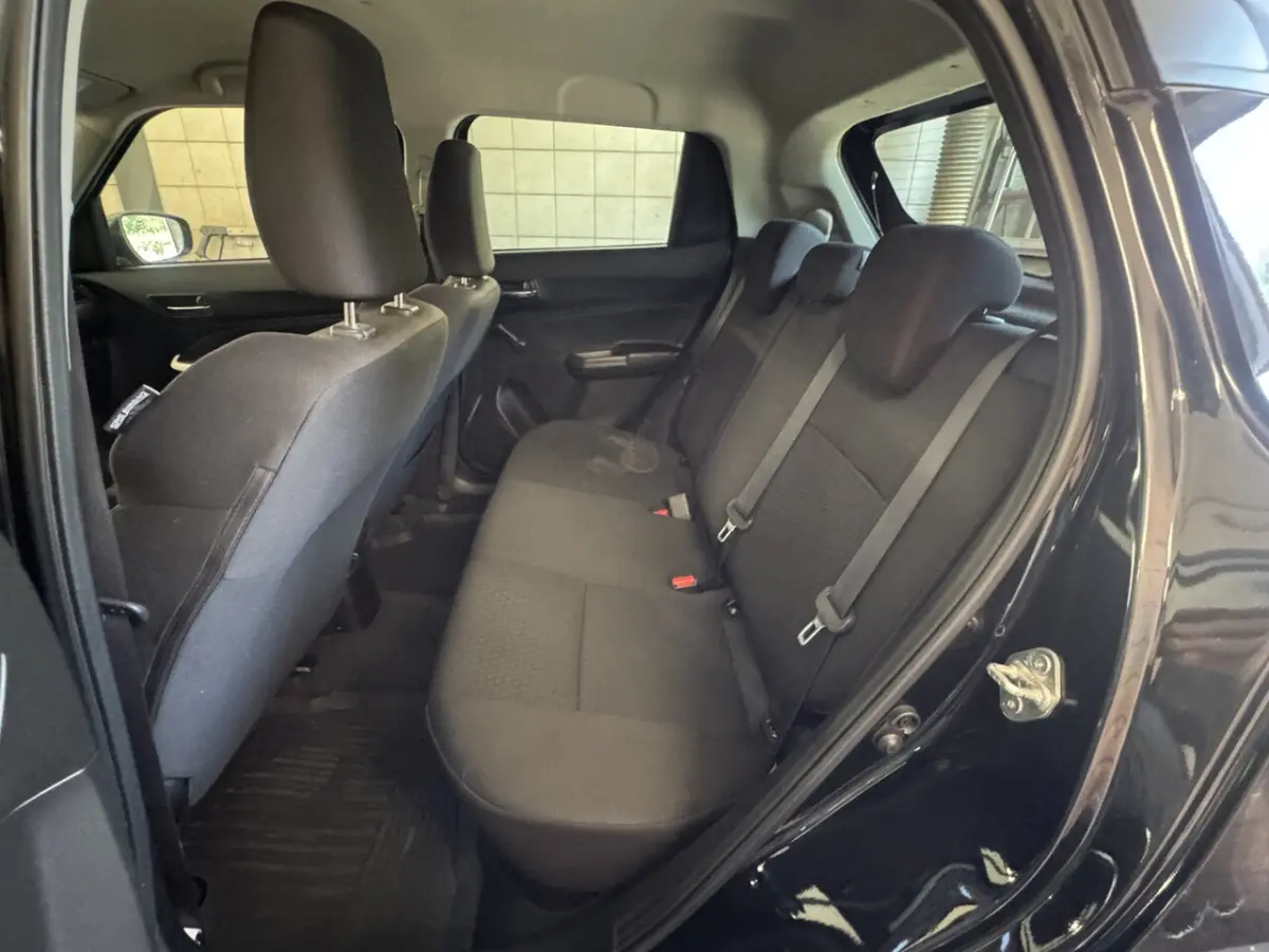 1.2 Style Smart Hybrid // NAVI // CAMERA // STOELVERWARMING // ADAPTIVE CRUISE // AIRCO //