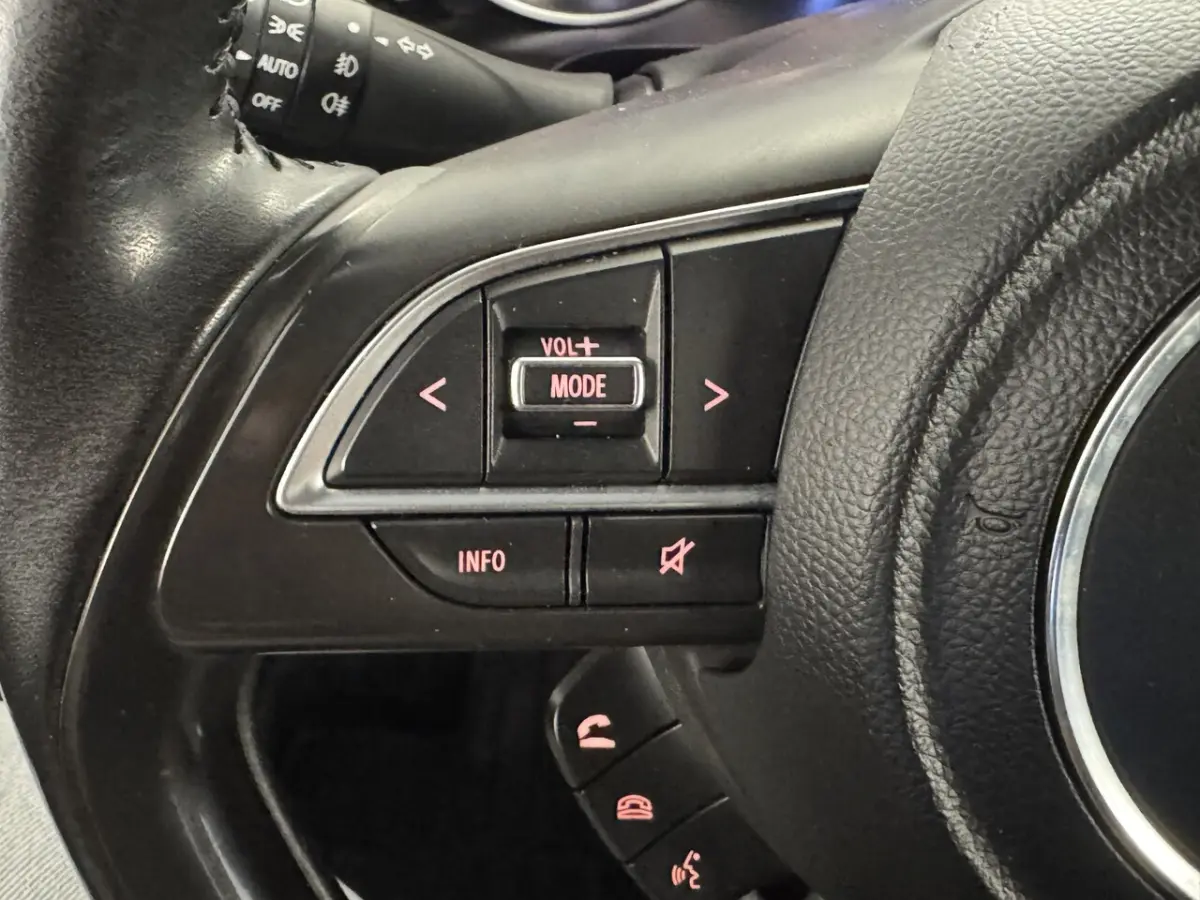1.2 Style Smart Hybrid // NAVI // CAMERA // STOELVERWARMING // ADAPTIVE CRUISE // AIRCO //