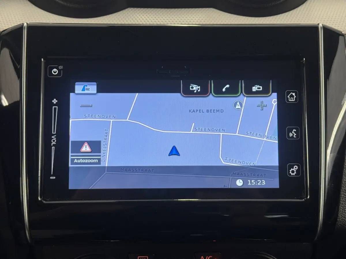 1.2 Style Smart Hybrid // NAVI // CAMERA // STOELVERWARMING // ADAPTIVE CRUISE // AIRCO //