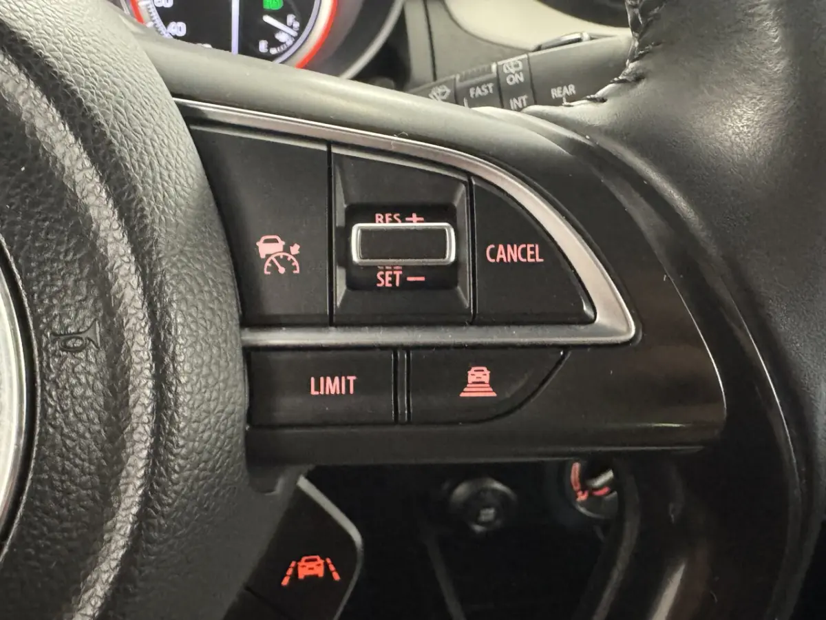 1.2 Style Smart Hybrid // NAVI // CAMERA // STOELVERWARMING // ADAPTIVE CRUISE // AIRCO //