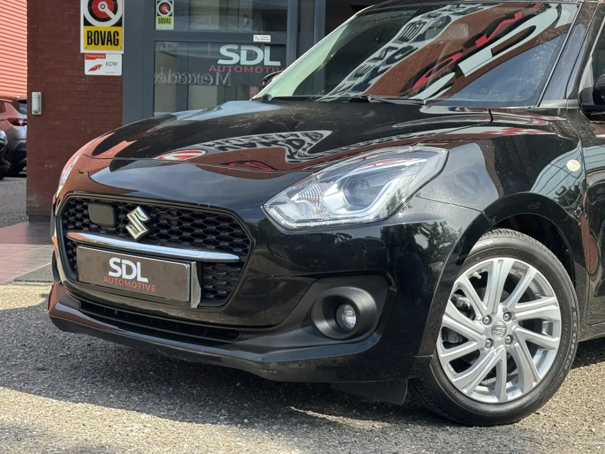 1.2 Style Smart Hybrid // NAVI // CAMERA // STOELVERWARMING // ADAPTIVE CRUISE // AIRCO //