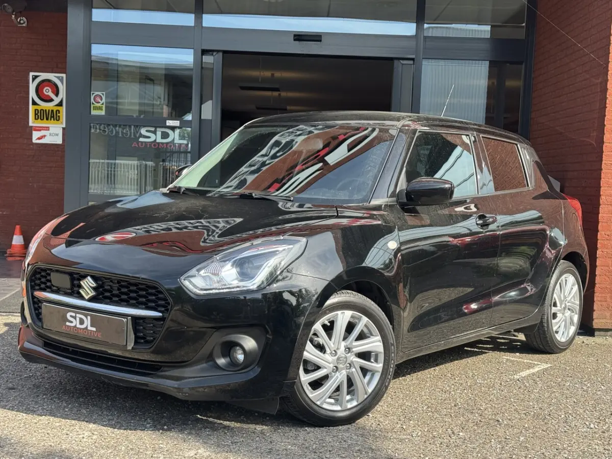 1.2 Style Smart Hybrid // NAVI // CAMERA // STOELVERWARMING // ADAPTIVE CRUISE // AIRCO //