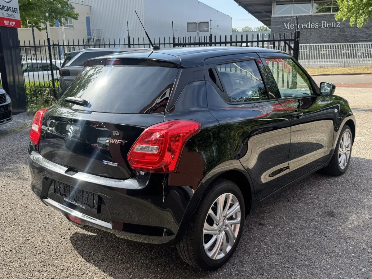 1.2 Style Smart Hybrid // NAVI // CAMERA // STOELVERWARMING // ADAPTIVE CRUISE // AIRCO //