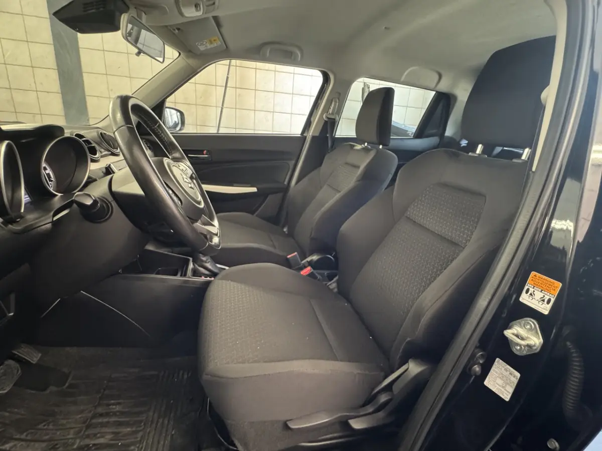 1.2 Style Smart Hybrid // NAVI // CAMERA // STOELVERWARMING // ADAPTIVE CRUISE // AIRCO //