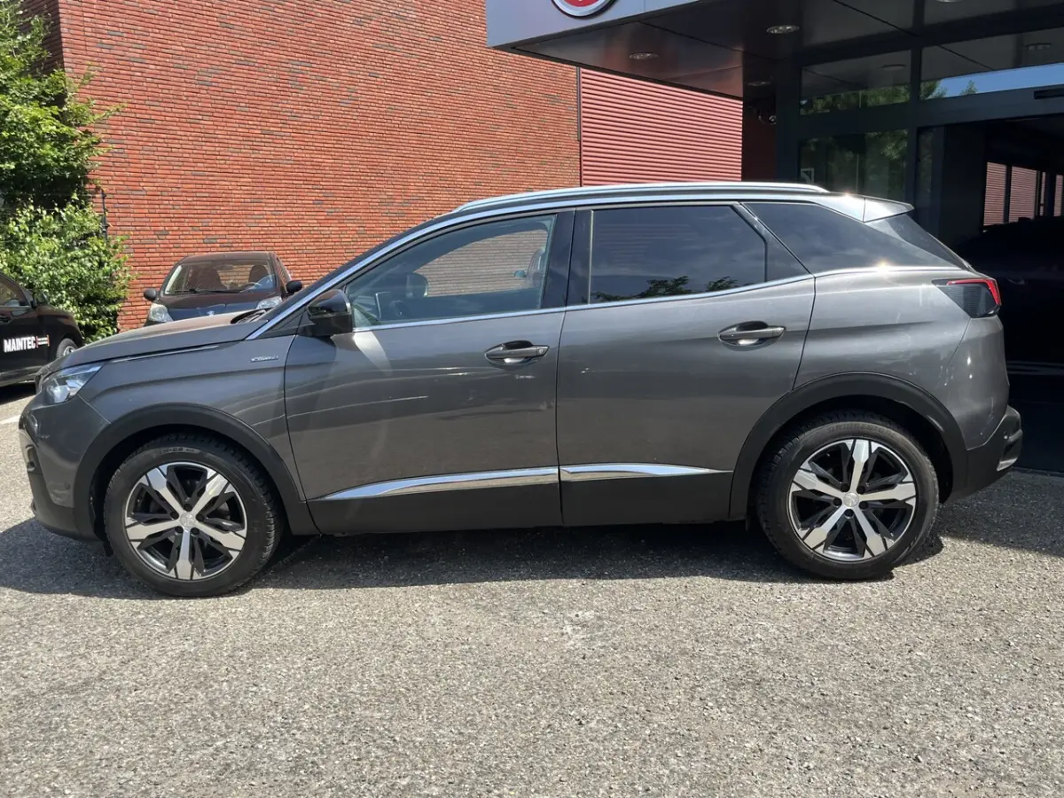 1.2 PureTech GT Line // DODEHOEK // HALF LEDER // CAMERA+SENSOREN // NAVI+CARPLAY // LED /