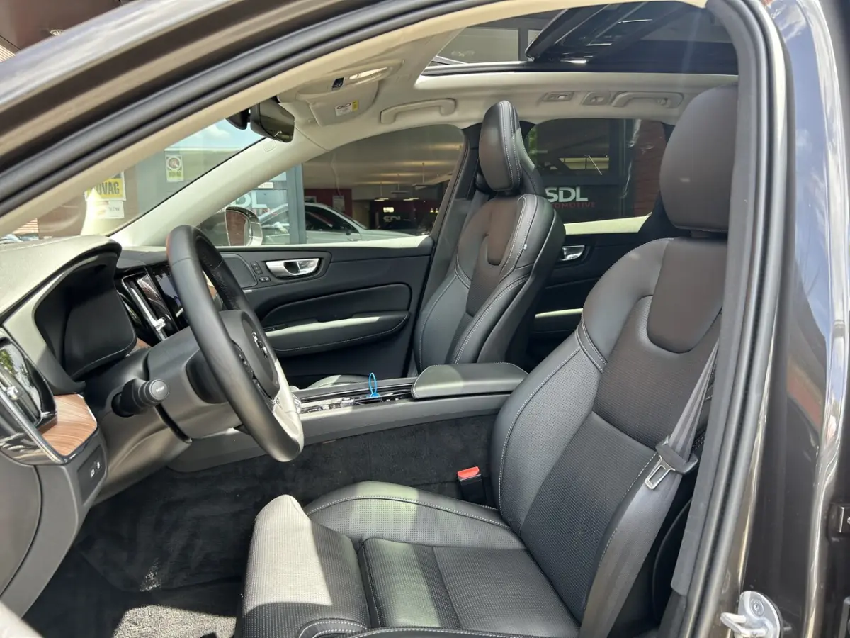 2.0 T8 Plug-in hybrid AWD Ultimate Dark 455PK // ADAPT. CRUISE // PANODAK // HARMAN&KARDON
