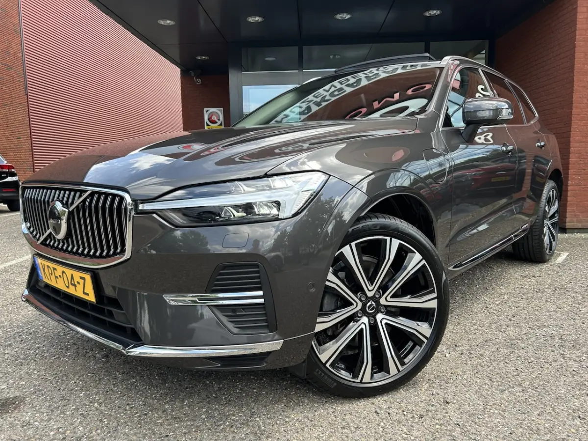 2.0 T8 Plug-in hybrid AWD Ultimate Dark 455PK // ADAPT. CRUISE // PANODAK // HARMAN&KARDON