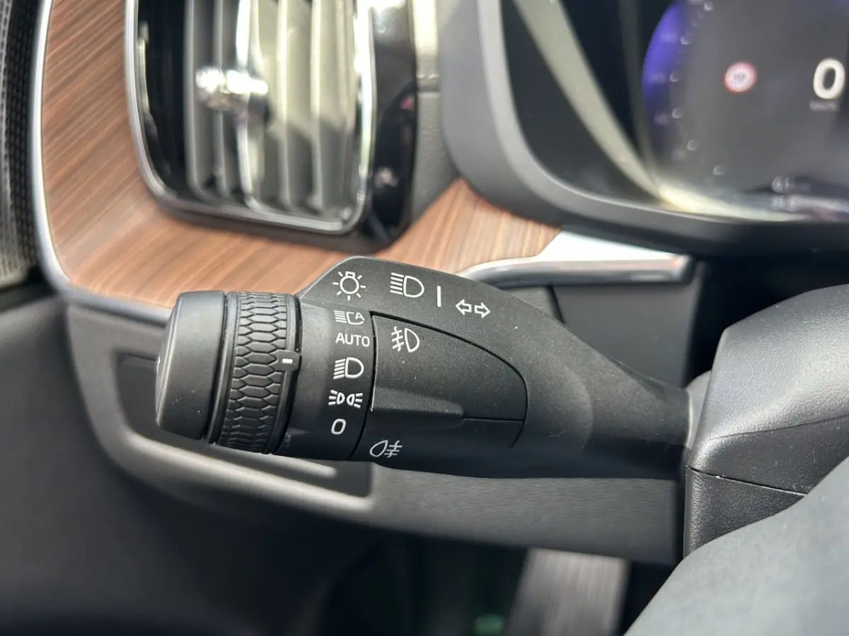 2.0 T8 Plug-in hybrid AWD Ultimate Dark 455PK // ADAPT. CRUISE // PANODAK // HARMAN&KARDON