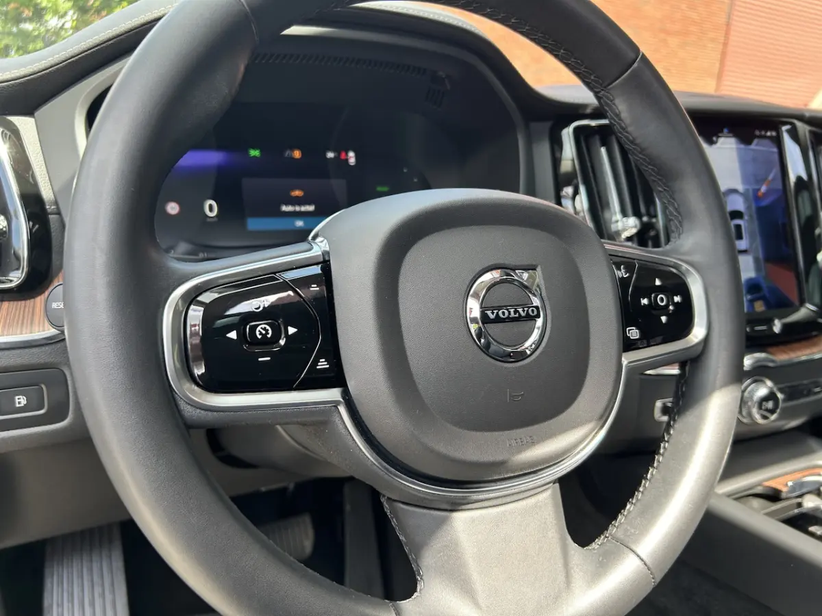 2.0 T8 Plug-in hybrid AWD Ultimate Dark 455PK // ADAPT. CRUISE // PANODAK // HARMAN&KARDON