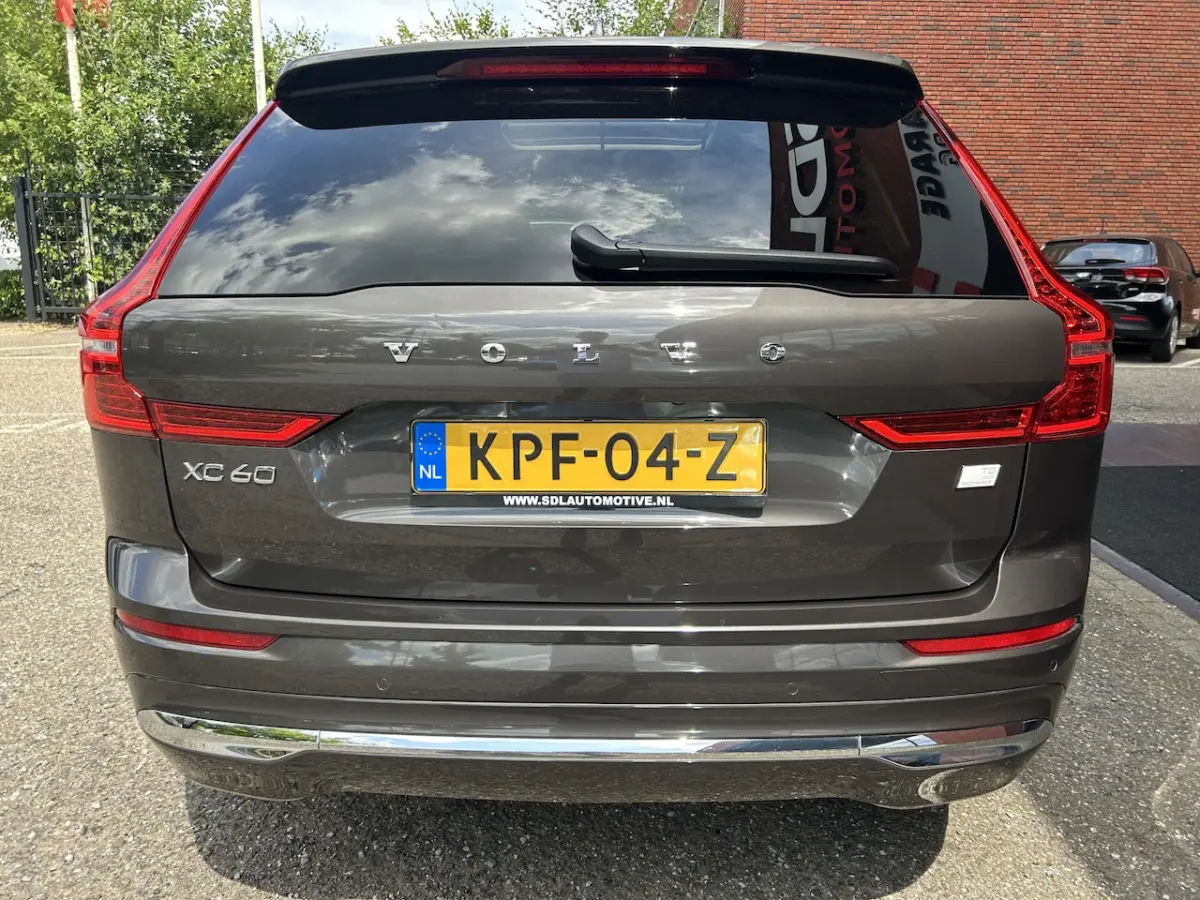 2.0 T8 Plug-in hybrid AWD Ultimate Dark 455PK // ADAPT. CRUISE // PANODAK // HARMAN&KARDON