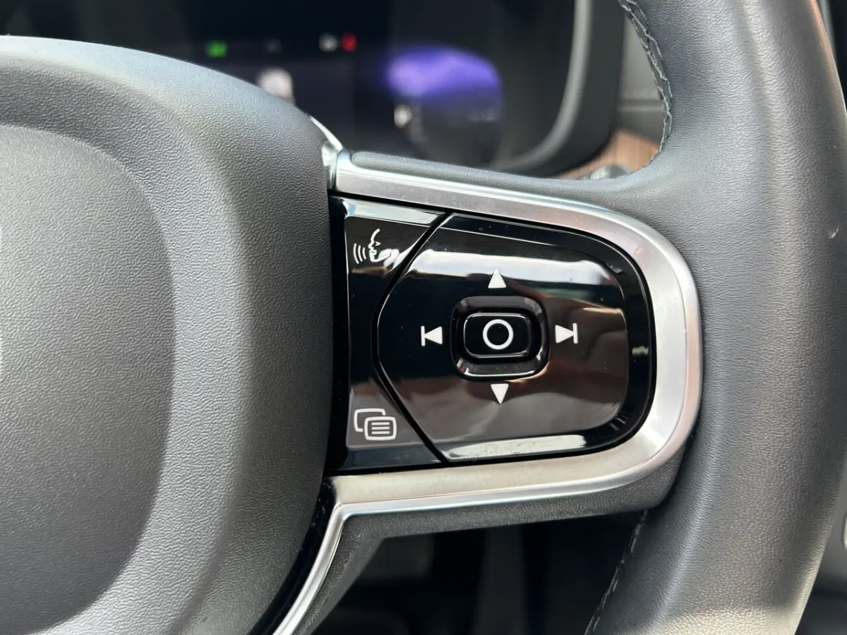 2.0 T8 Plug-in hybrid AWD Ultimate Dark 455PK // ADAPT. CRUISE // PANODAK // HARMAN&KARDON
