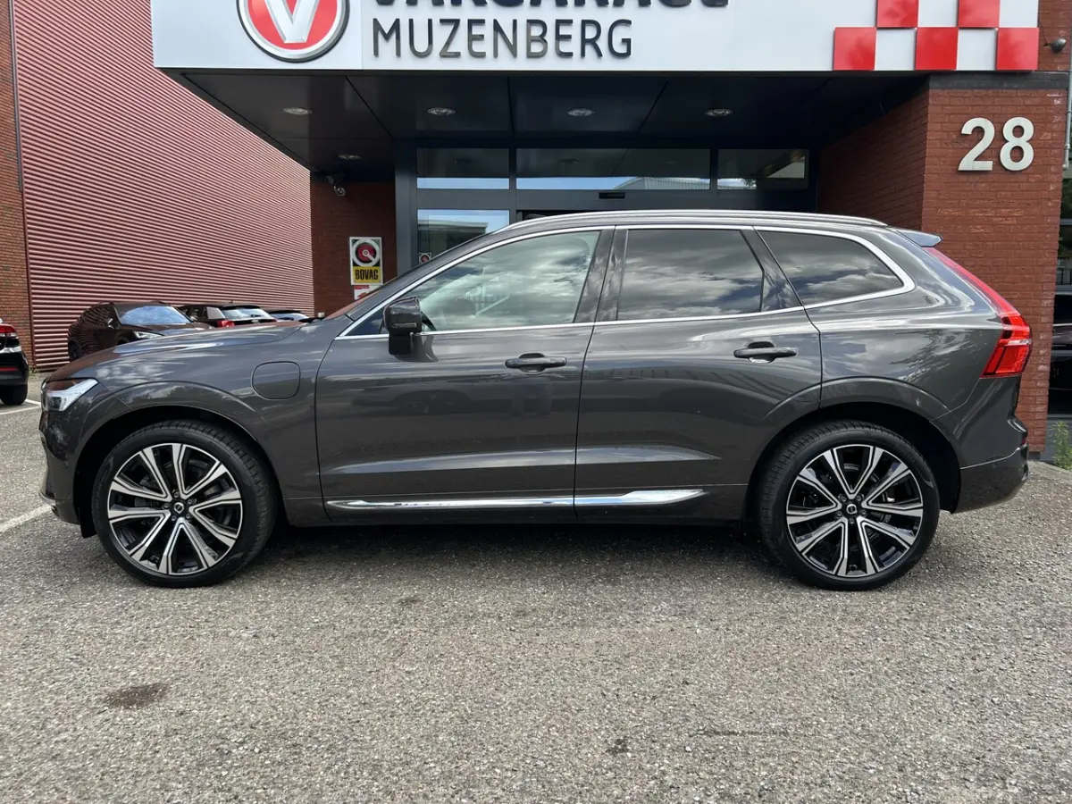 2.0 T8 Plug-in hybrid AWD Ultimate Dark 455PK // ADAPT. CRUISE // PANODAK // HARMAN&KARDON