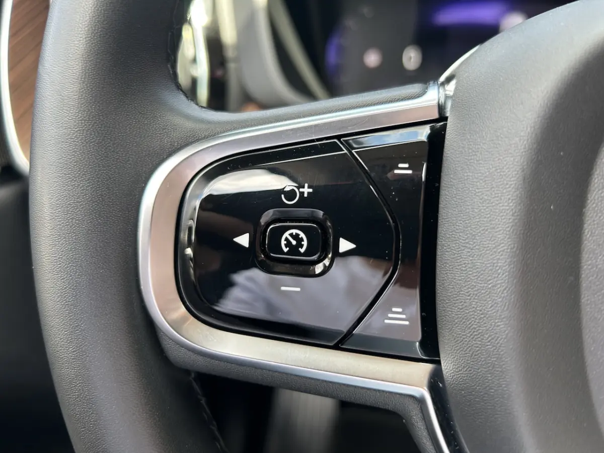 2.0 T8 Plug-in hybrid AWD Ultimate Dark 455PK // ADAPT. CRUISE // PANODAK // HARMAN&KARDON
