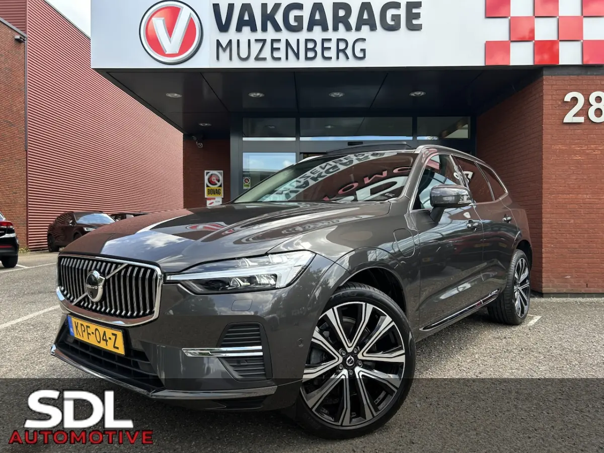 2.0 T8 Plug-in hybrid AWD Ultimate Dark 455PK // ADAPT. CRUISE // PANODAK // HARMAN&KARDON