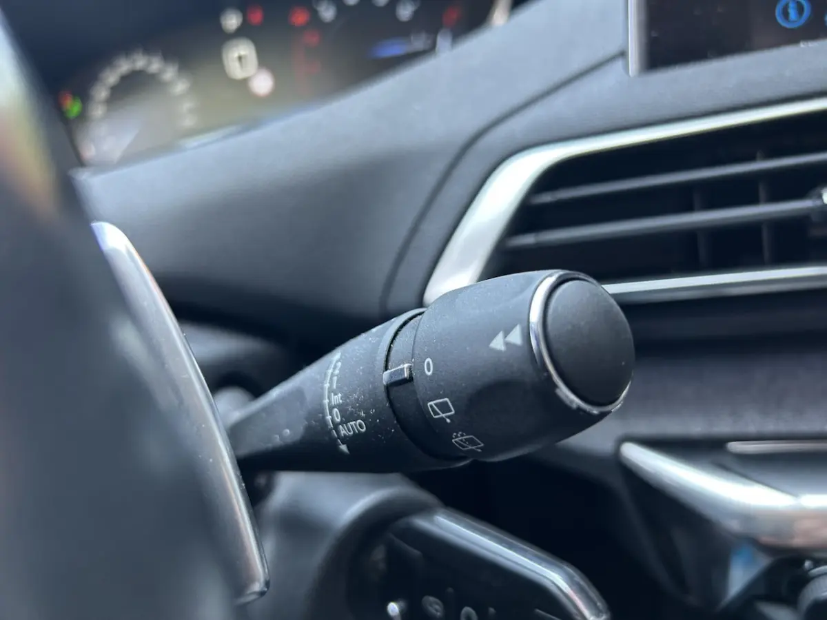 1.2 PureTech PremiÃ¨re // LED // FOCAL AUDIO // HALF-LEDER // APPLE CARPLAY / ANDROID AUTO