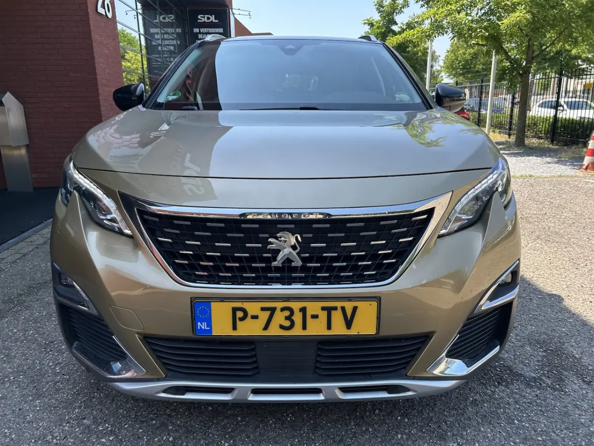 1.2 PureTech PremiÃ¨re // LED // FOCAL AUDIO // HALF-LEDER // APPLE CARPLAY / ANDROID AUTO
