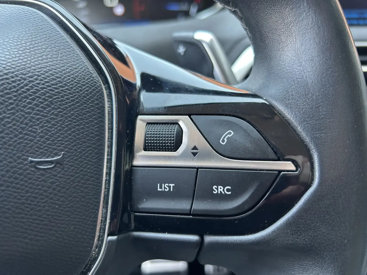 1.2 PureTech PremiÃ¨re // LED // FOCAL AUDIO // HALF-LEDER // APPLE CARPLAY / ANDROID AUTO