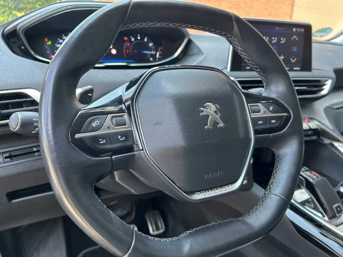 1.2 PureTech PremiÃ¨re // LED // FOCAL AUDIO // HALF-LEDER // APPLE CARPLAY / ANDROID AUTO
