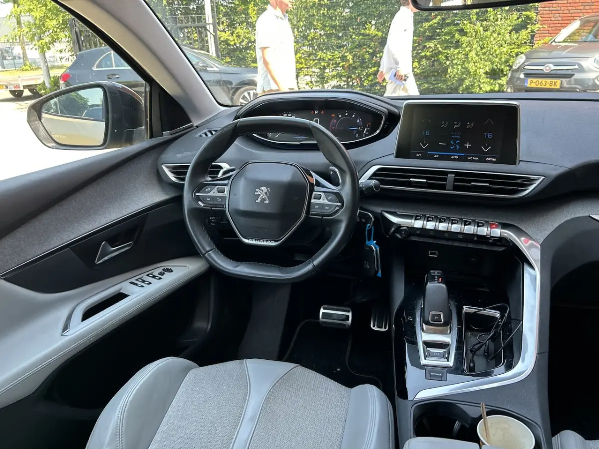 1.2 PureTech PremiÃ¨re // LED // FOCAL AUDIO // HALF-LEDER // APPLE CARPLAY / ANDROID AUTO