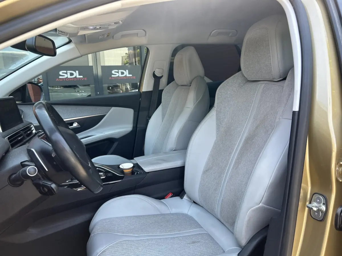 1.2 PureTech PremiÃ¨re // LED // FOCAL AUDIO // HALF-LEDER // APPLE CARPLAY / ANDROID AUTO