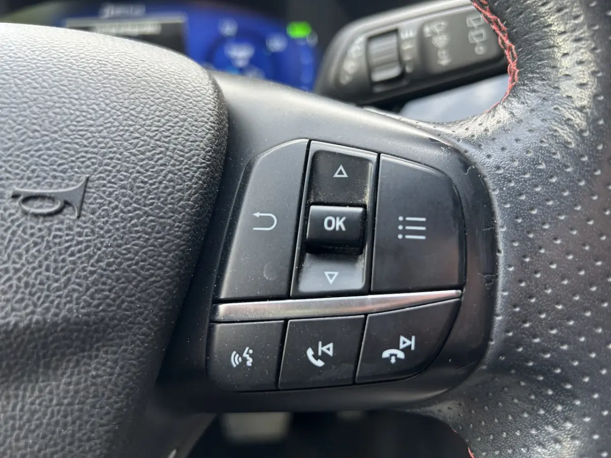 2.5 PHEV ST-Line // LED // ADAPTIVE CRUISE // KEYLESS // CAMERA // NAVI + CARPLAY // DODEH