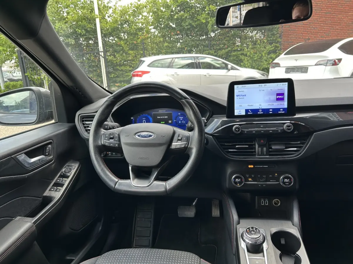 2.5 PHEV ST-Line // LED // ADAPTIVE CRUISE // KEYLESS // CAMERA // NAVI + CARPLAY // DODEH
