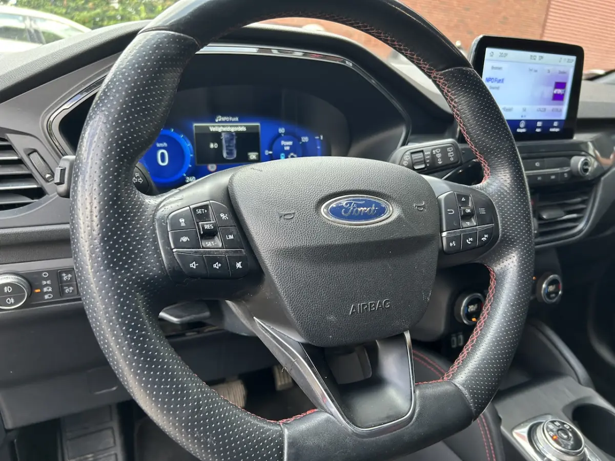 2.5 PHEV ST-Line // LED // ADAPTIVE CRUISE // KEYLESS // CAMERA // NAVI + CARPLAY // DODEH