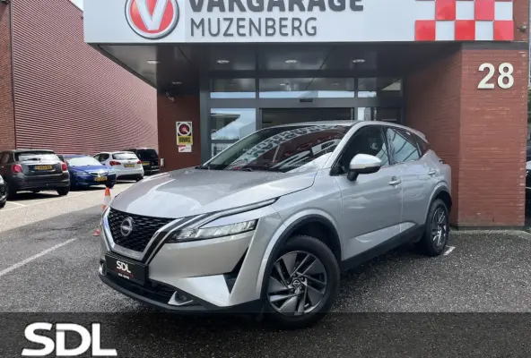 1.3 MHEV Xtronic Acenta // ADAPT. CRUISE // DODEHOEK // KEYLESS // CAMERA+SENSOREN // APPL