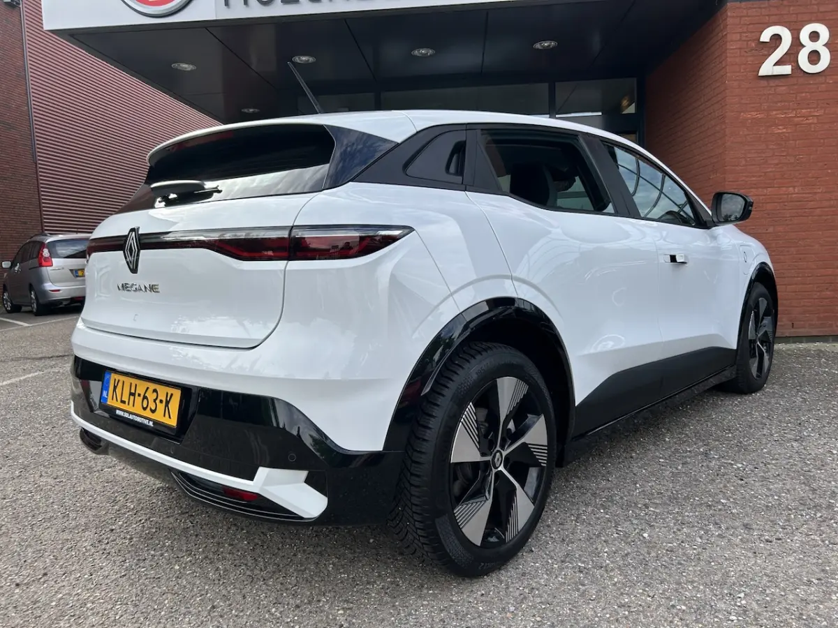 EV40 Equilibre SOH 95% // FULL LED // APPLE CARPLAY / ANDROID AUTO // CAMERA // DIGITAAL D