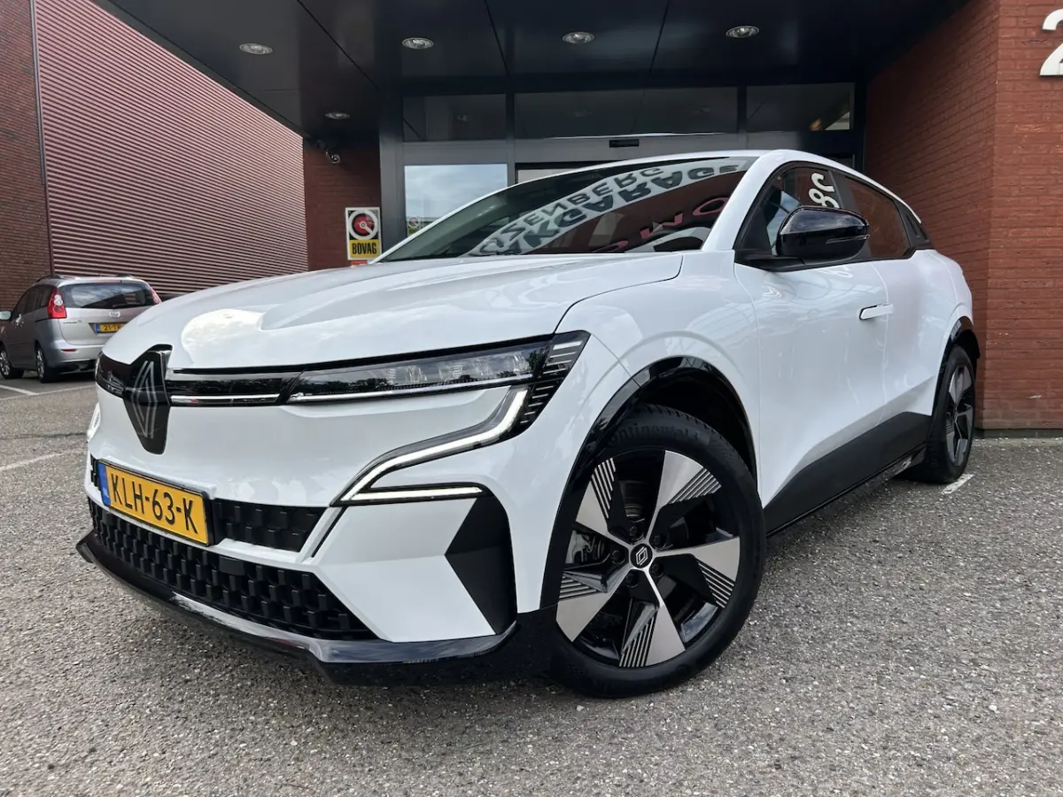 EV40 Equilibre SOH 95% // FULL LED // APPLE CARPLAY / ANDROID AUTO // CAMERA // DIGITAAL D