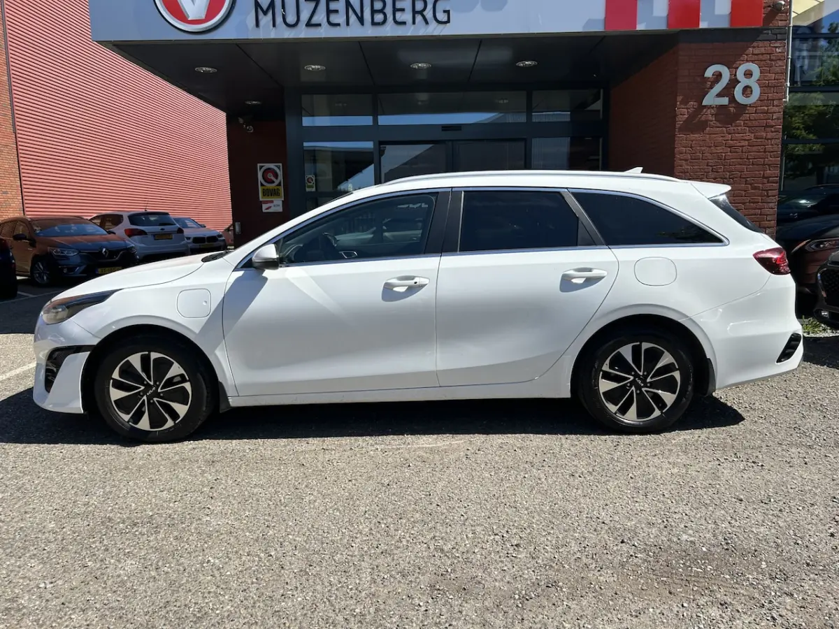 Ceed 1.6 GDI PHEV DynamicLine // NAVI + CARPLAY // ADAPTIVE CRUISE // FULL LED // KEYLESS