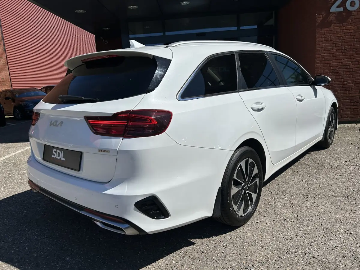 Ceed 1.6 GDI PHEV DynamicLine // NAVI + CARPLAY // ADAPTIVE CRUISE // FULL LED // KEYLESS