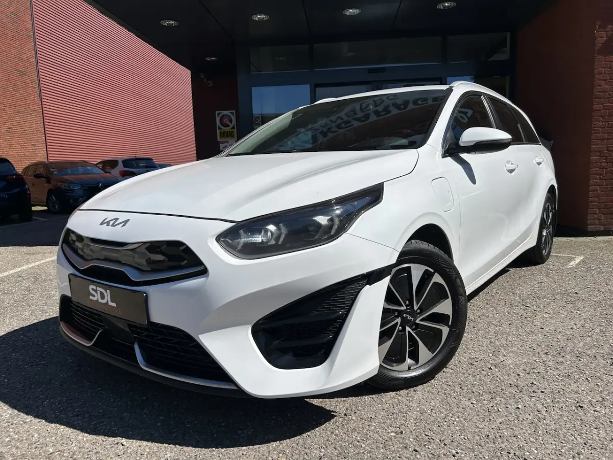Ceed 1.6 GDI PHEV DynamicLine // NAVI + CARPLAY // ADAPTIVE CRUISE // FULL LED // KEYLESS