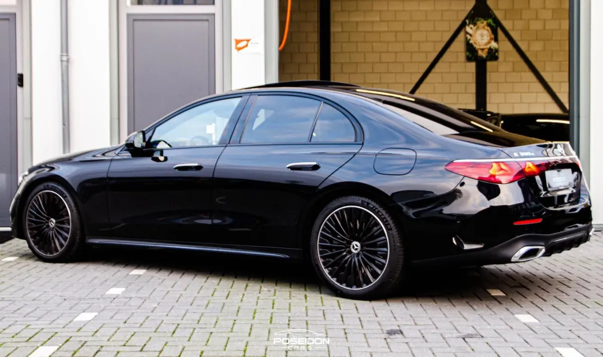 300 e 4MATIC AMG | ORIG NL | BTW | PANO | NIGHT | HEAD-UP | 4-WIELBESTURING | MEMORY | STO