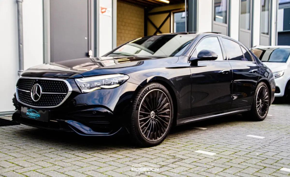 300 e 4MATIC AMG | ORIG NL | BTW | PANO | NIGHT | HEAD-UP | 4-WIELBESTURING | MEMORY | STO